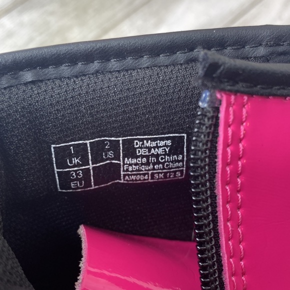 ‼️SOLD‼️Girls Dr. Martens Delaney hot pink boots girls size 2 - Picture 13 of 13